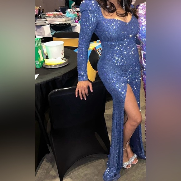 Beautiful Midnight blue evening Gown . Size Small . Great for Balls and Galas - Picture 5 of 5